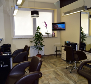 Интерьер салона - парикмахерский зал