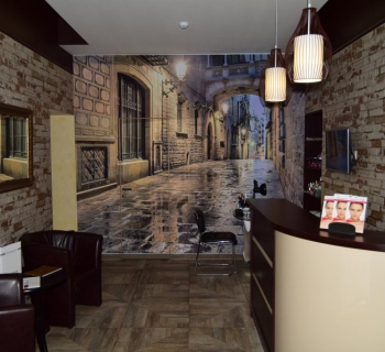 Интерьер салона - ресепшн